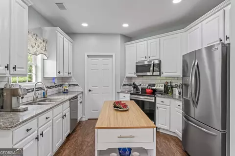 Kitchen - 241 Legends Trce, Mcdonough, GA 30253 photo 2 of 3