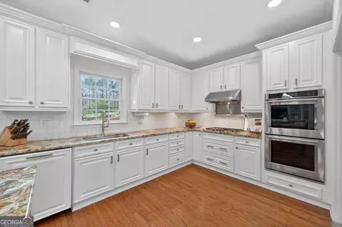 Kitchen - 6460 Rutherford Pl, Suwanee, GA 30024 photo 3 of 4