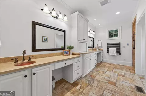 Bath - 6460 Rutherford Pl, Suwanee, GA 30024 photo 1 of 2