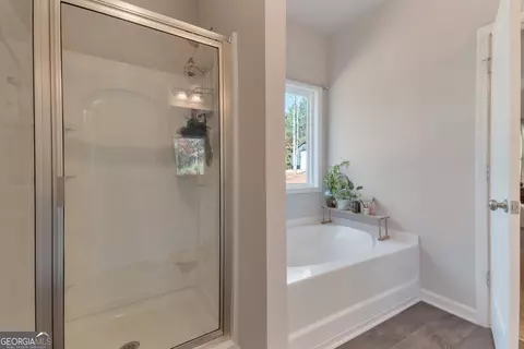 Bath - 2100 Westbrook Rd, Commerce, GA 30530 photo 1 of 2