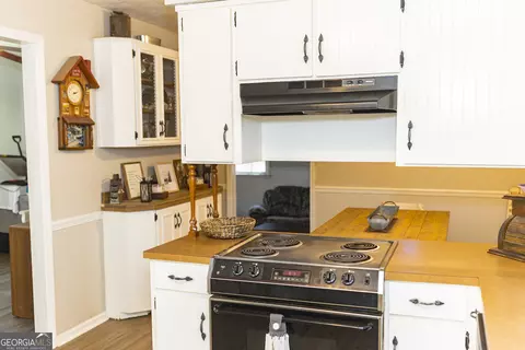 Kitchen - 103 Iroquois Dr, Lagrange, GA 30240 photo 2 of 2