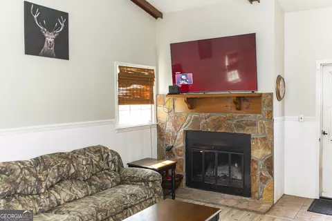 Living - 103 Iroquois Dr, Lagrange, GA 30240 photo 2 of 4