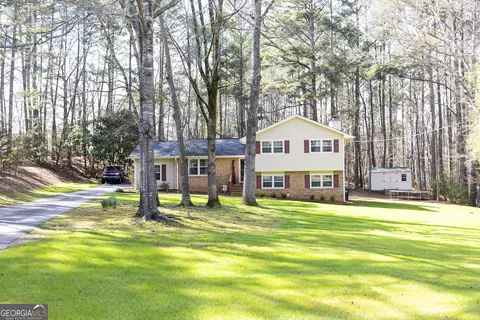 Exterior - 103 Iroquois Dr, Lagrange, GA 30240 photo 2 of 12