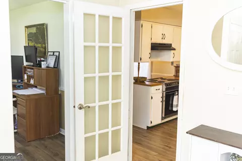 Entry Way - 103 Iroquois Dr, Lagrange, GA 30240 photo 3 of 5