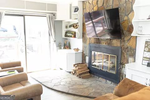 Living - 103 Iroquois Dr, Lagrange, GA 30240 photo 4 of 4