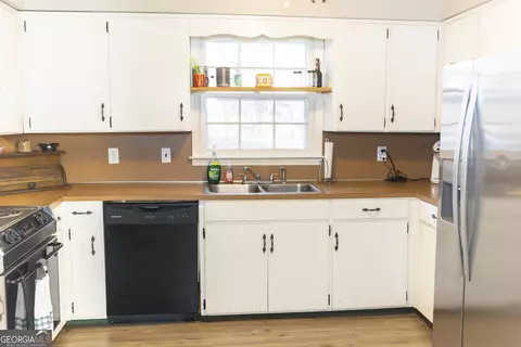 Kitchen - 103 Iroquois Dr, Lagrange, GA 30240 photo 1 of 2