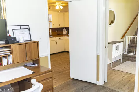 Entry Way - 103 Iroquois Dr, Lagrange, GA 30240 photo 4 of 5