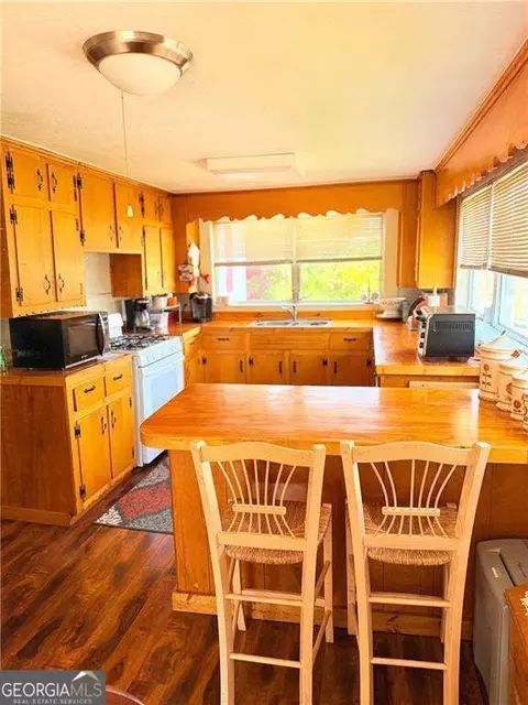 Kitchen - 131 E Killian St, Canton, GA 30114 photo 2 of 3