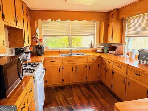 Kitchen - 131 E Killian St, Canton, GA 30114 photo 1 of 3