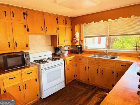 Kitchen - 131 E Killian St, Canton, GA 30114 photo 3 of 3