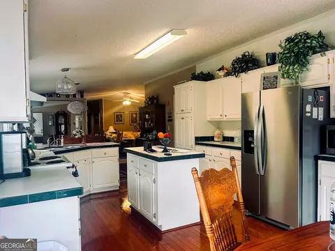 Kitchen - 5068 Hamilton-pleasant Grove Rd, Pine Mountain, GA 31822 photo 2 of 4