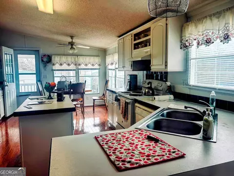Kitchen - 5068 Hamilton-pleasant Grove Rd, Pine Mountain, GA 31822 photo 4 of 4