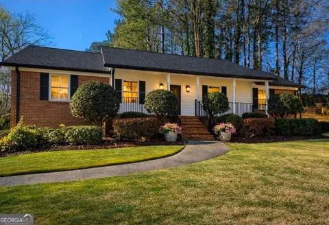 2752 Saddle Ridge Lake Dr, Marietta, GA 30062