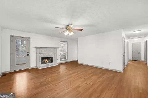 Living - 156 Pine St, Covington, GA 30014 photo 4 of 5