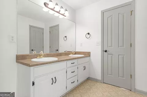Bath - 156 Pine St, Covington, GA 30014 photo 2 of 4