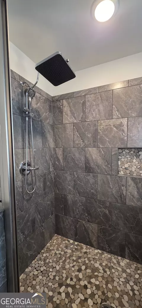 Bath - 40 Hollyhock Ln, Covington, GA 30014 photo 6 of 31