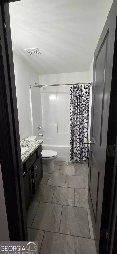Bath - 40 Hollyhock Ln, Covington, GA 30014 photo 2 of 31