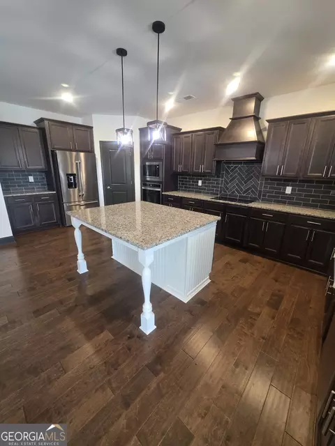 Kitchen - 40 Hollyhock Ln, Covington, GA 30014 photo 10 of 12