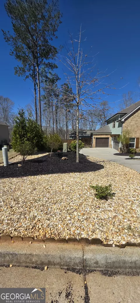 Exterior - 40 Hollyhock Ln, Covington, GA 30014 photo 4 of 18