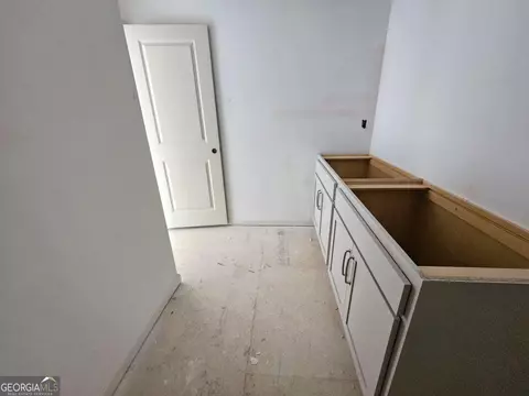 Entry Way - 120 Silverleaf Trl, Bethlehem, GA 30620 photo 6 of 7