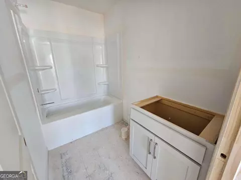 Bath - 120 Silverleaf Trl, Bethlehem, GA 30620 photo 1 of 4