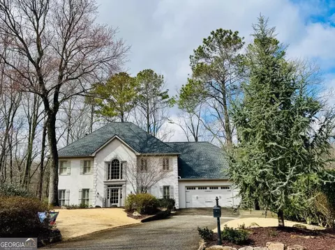 3373 Lake Crest Ln NE, Roswell, GA 30075