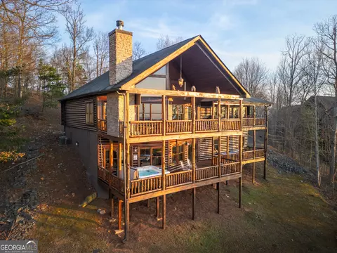 180 Cinnamon Bear Rd, Mineral Bluff, GA 30559