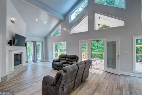 Living - 1010 Lakeland Dr, Toccoa, GA 30577 photo 3 of 3