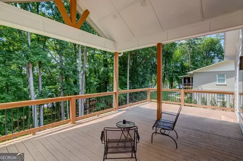 Exterior - 1010 Lakeland Dr, Toccoa, GA 30577 photo 7 of 9