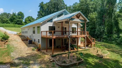 Exterior - 1010 Lakeland Dr, Toccoa, GA 30577 photo 5 of 9