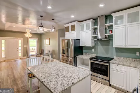 Kitchen - 1010 Lakeland Dr, Toccoa, GA 30577 photo 4 of 4