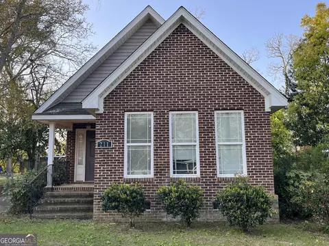 211 Malaga St, Pelham, GA 31779
