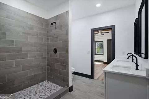 Bath - 160 Briar Patch Rd, Covington, GA 30014 photo 3 of 4