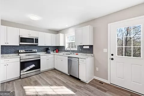 Kitchen - 3642 Williams Bridge Rd, Toccoa, GA 30577 photo 1 of 2