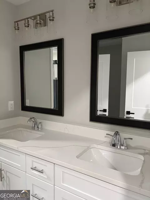 Bath - 606 Old River Rd, Cornelia, GA 30531 photo 3 of 4