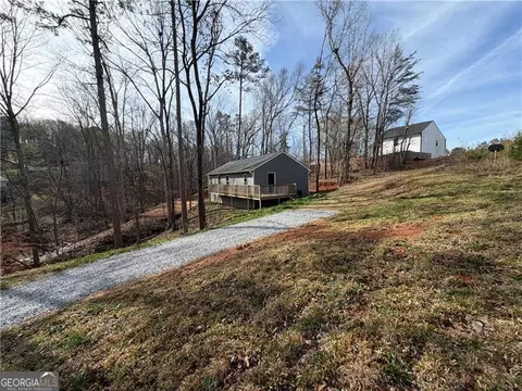 3662 Lakeview Dr, Gainesville, GA 30501