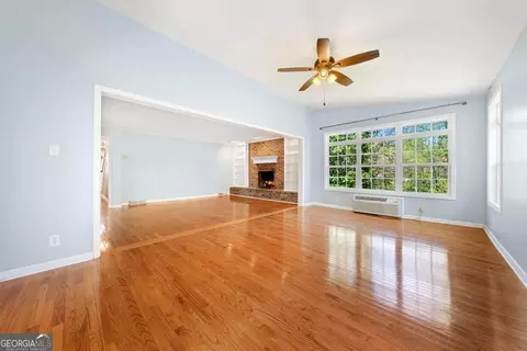 Living - 73 Ridgeview Hts, Toccoa, GA 30577 photo 5 of 8