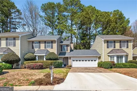 4590 Village Oaks Cir, Dunwoody, GA 30338