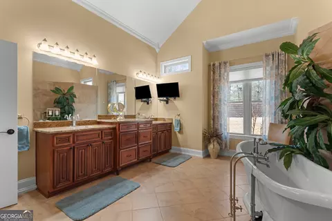 Bath - 122 Bell Rd, Jackson, GA 30233 photo 1 of 10