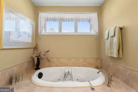 Bath - 122 Bell Rd, Jackson, GA 30233 photo 8 of 10