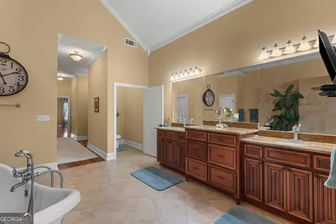 Bath - 122 Bell Rd, Jackson, GA 30233 photo 3 of 10