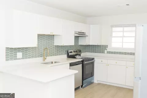 Kitchen - 98 Hearn Rd, Lagrange, GA 30240 photo 2 of 4