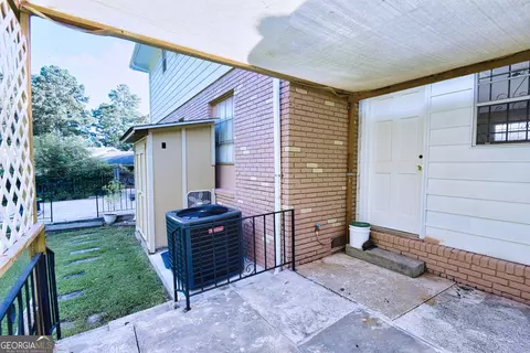 Exterior - 6418 Maddox Rd, Morrow, GA 30260 photo 4 of 6