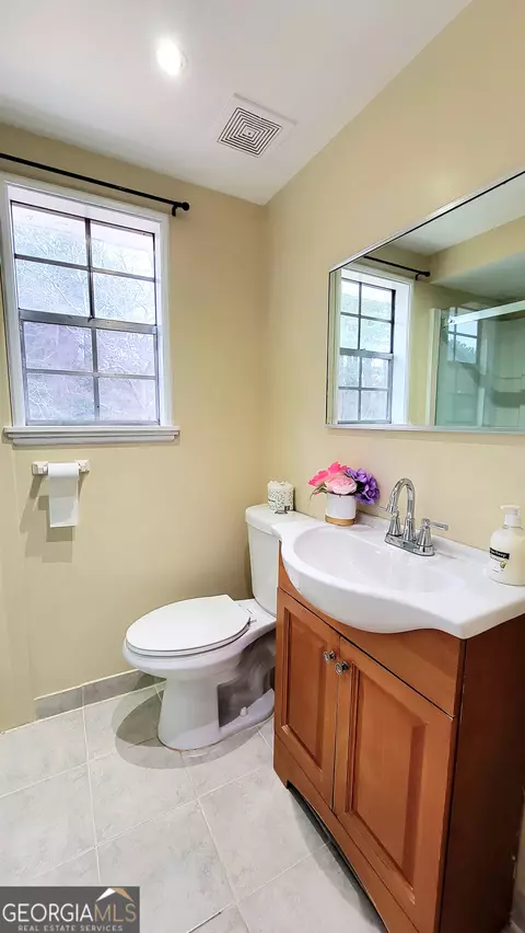Bath - 6418 Maddox Rd, Morrow, GA 30260 photo 7 of 7