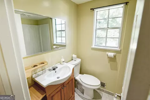 Bath - 6418 Maddox Rd, Morrow, GA 30260 photo 2 of 7