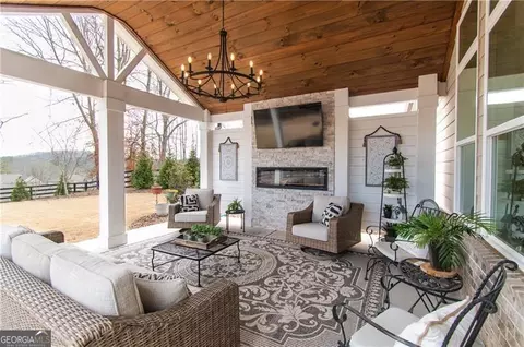 226 Carmichael Dr, Canton, GA 30115