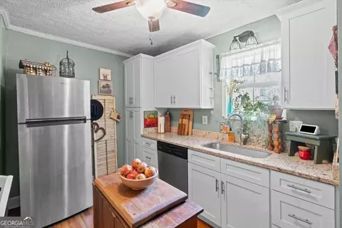 Kitchen - 45 3rd Shannon St, Rome, GA 30161 photo 4 of 4