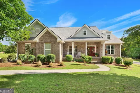 85 Majestic Shores Trl, Hartwell, GA 30643