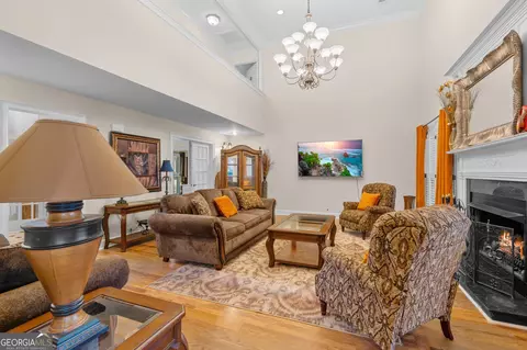 Living - 109 Crest Pte, Warner Robins, GA 31088 photo 2 of 8