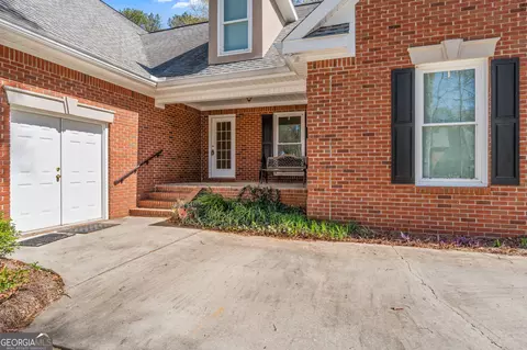Exterior - 109 Crest Pte, Warner Robins, GA 31088 photo 2 of 11